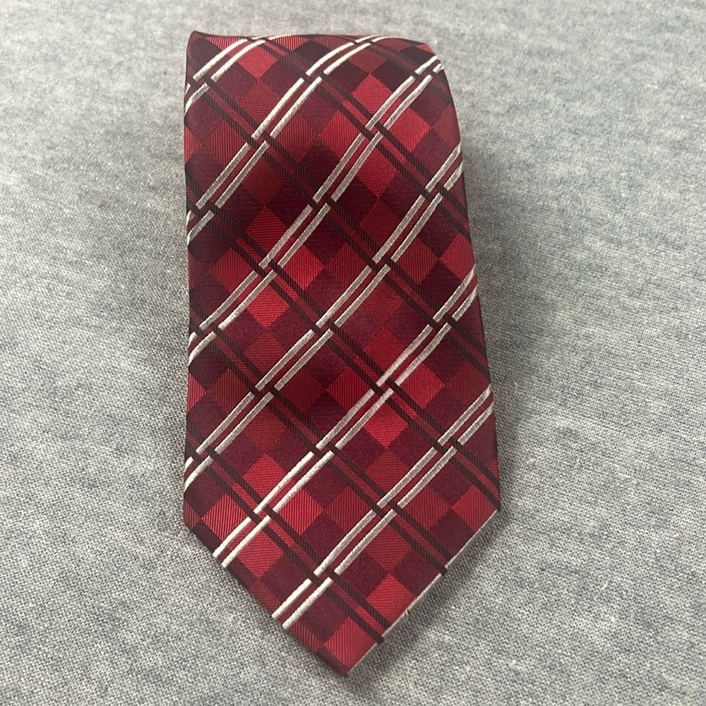 Geoffrey Beene 100% Silk Tie Hand Made